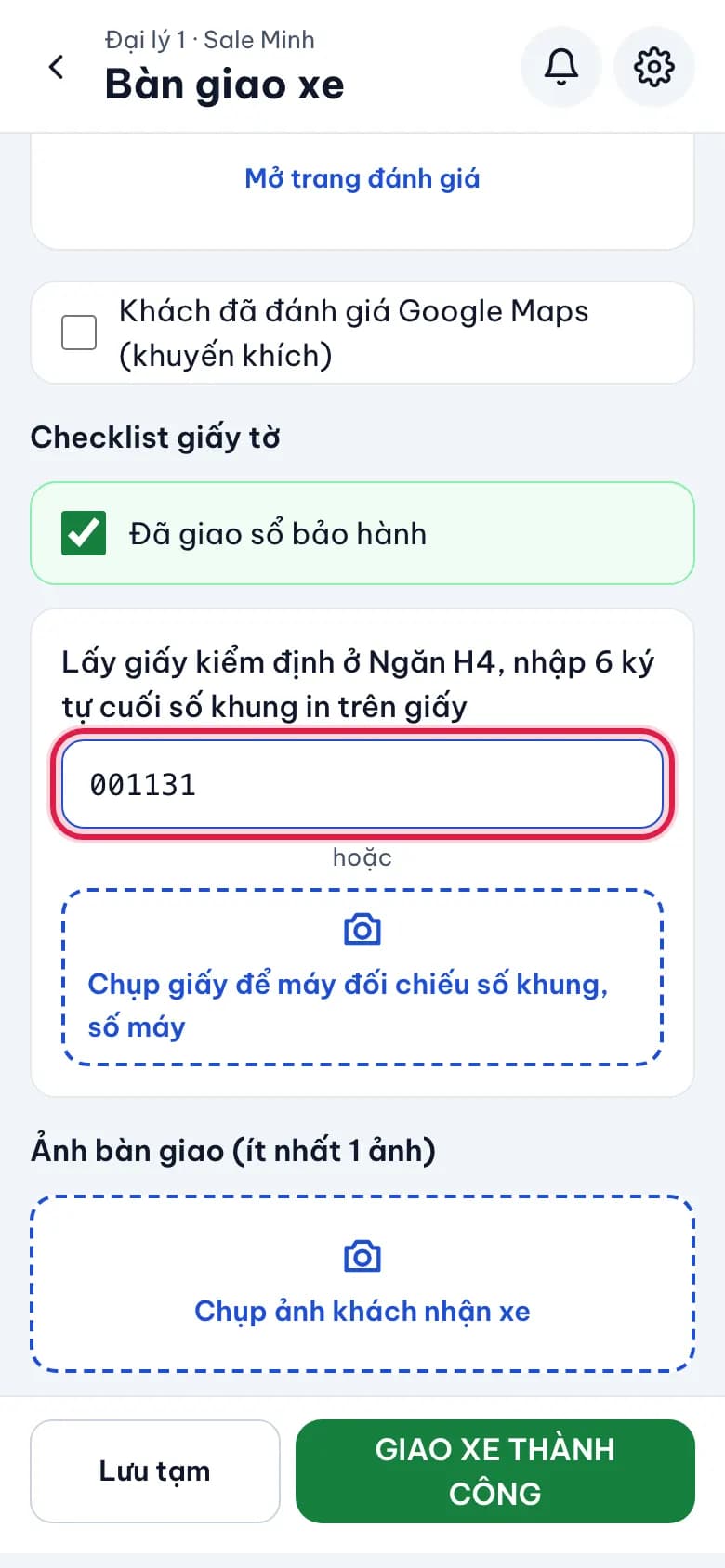 Bàn giao xe cho khách: Đối chiếu giấy kiểm định